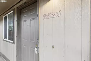 2523 SE 138th Ave, Portland, OR 97236 - Photo 2