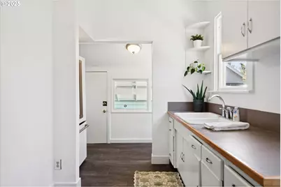 3504 SE Sherman St, Portland, OR 97214 - Photo 8