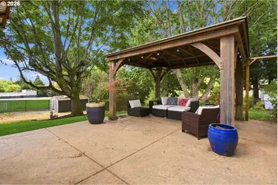 2406 SW Troy St, Portland, OR 97219 - Photo 34