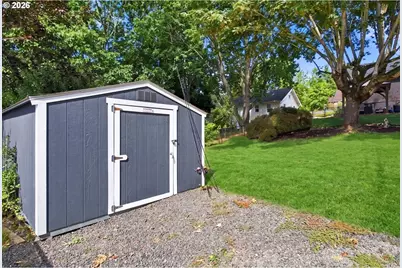 2406 SW Troy St, Portland, OR 97219 - Photo 40
