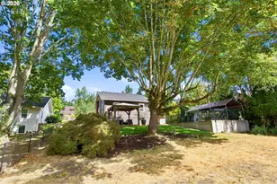 2406 SW Troy St, Portland, OR 97219 - Photo 36