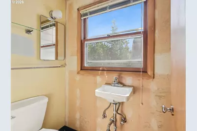 10426 SE Lincoln Ct, Portland, OR 97216 - Photo 24