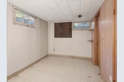 10426 SE Lincoln Ct, Portland, OR 97216 - Photo 28