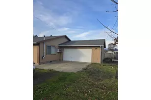 600 SE Carrol St, Winston, OR 97496 - Photo 2