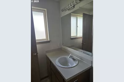 600 SE Carrol St, Winston, OR 97496 - Photo 12