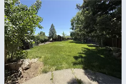 236 De Barr Ave, Medford, OR 97501 - Photo 20