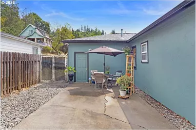1402 SE Court Ave, Roseburg, OR 97470 - Photo 20