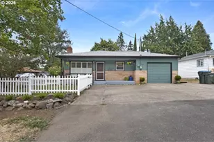 1402 SE Ct Ave, Roseburg, OR 97470 - Photo 1