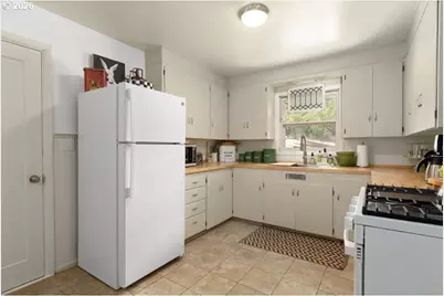 1402 SE Court Ave, Roseburg, OR 97470 - Photo 10