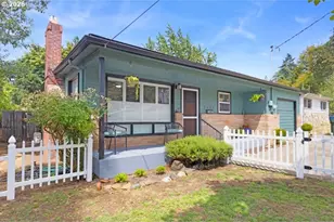 1402 SE Ct Ave, Roseburg, OR 97470 - Photo 2
