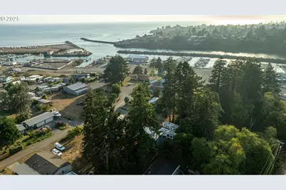 97799 Hanscam Ln, Brookings, OR 97415 - Photo 2