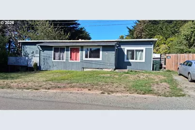 715 9th St SE, Bandon, OR 97411 - Photo 2