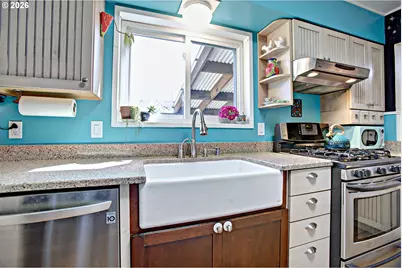 9318 N Tyler Ave, Portland, OR 97203 - Photo 16