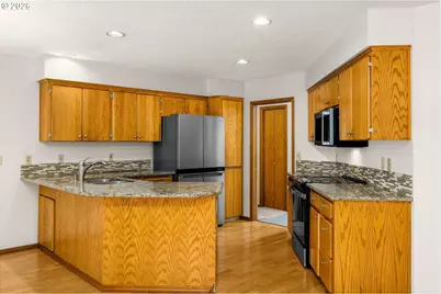 10555 SW 133rd Pl, Beaverton, OR 97008 - Photo 16