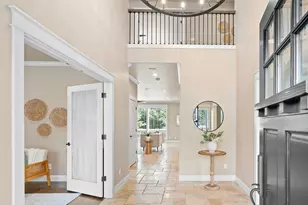 4556 SW Taylors Ferry Rd, Portland, OR 97219 - Photo 2