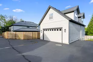 4556 SW Taylors Ferry Rd, Portland, OR 97219 - Photo 44
