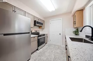 2126 SE 162nd Ave, Portland, OR 97233 - Photo 8