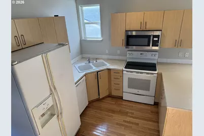 9143 SE Pine St, Portland, OR 97216 - Photo 6