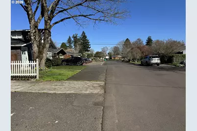 9143 SE Pine St, Portland, OR 97216 - Photo 4