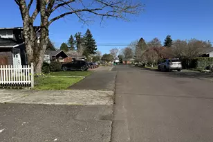 9143 SE Pine St, Portland, OR 97216 - Photo 4