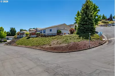 104 Angelcrest Ct, Roseburg, OR 97471 - Photo 1