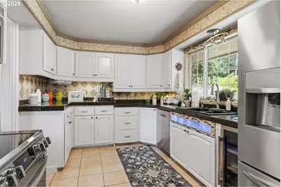 2408 N Greeley Dr, Kelso, WA 98626 - Photo 6