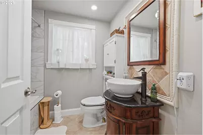 2408 N Greeley Dr, Kelso, WA 98626 - Photo 14