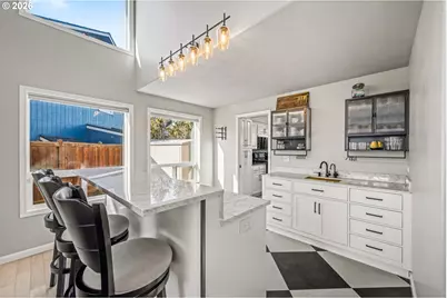 579 Sweetwater Ln, Eugene, OR 97404 - Photo 8