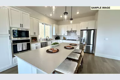 18110 SW Hoover Ln, Beaverton, OR 97003 - Photo 8