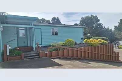 848 Wecoma Loop, Florence, OR 97439 - Photo 2