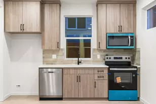 8350 N Bank St, Portland, OR 97203 - Photo 4