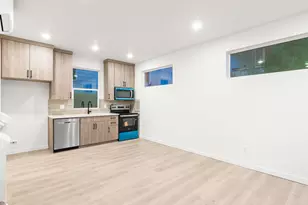 8350 N Bank St, Portland, OR 97203 - Photo 2