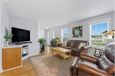 1339 S Baywood Ct, Canby, OR 97013 - Photo 10