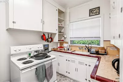 2475 NW Raleigh St, Portland, OR 97210 - Photo 8