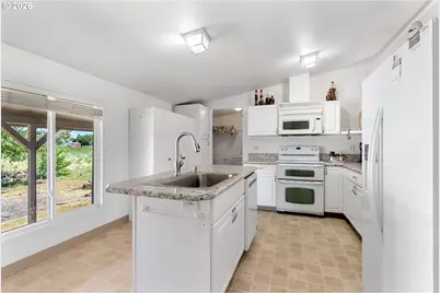 527 Sunridge Ave, Dallesport, WA 98617 - Photo 14