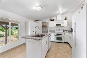 527 Sunridge Ave, Dallesport, WA 98617 - Photo 14