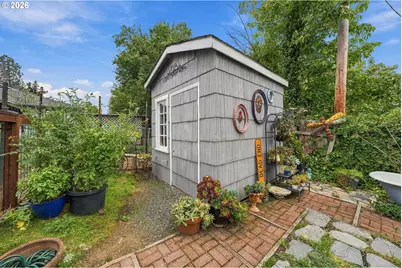 729 NE Locust St, Oakland, OR 97462 - Photo 28