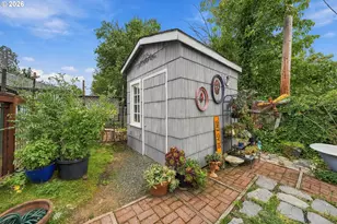 729 NE Locust St, Oakland, OR 97462 - Photo 28
