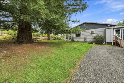 729 NE Locust St, Oakland, OR 97462 - Photo 32