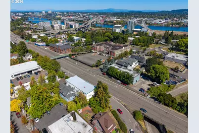 16 SW Porter St SW, Portland, OR 97201 - Photo 12