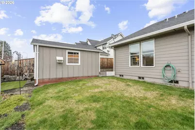 425 NW Crater Lake Dr, Dallas, OR 97338 - Photo 32