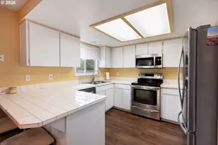 2010 S Dogwood St, Cornelius, OR 97113 - Photo 10