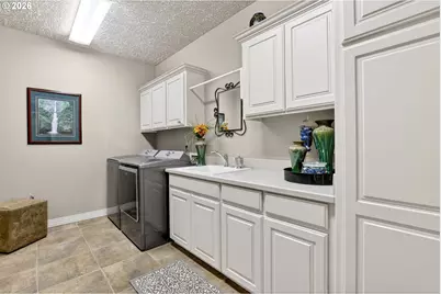 11737 SE Brockenhurst Cir, Happy Valley, OR 97086 - Photo 18