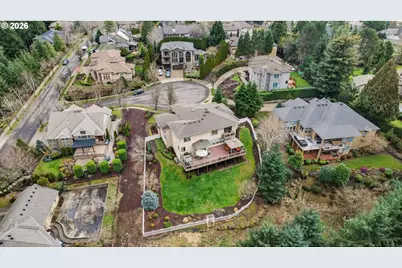 11737 SE Brockenhurst Cir, Happy Valley, OR 97086 - Photo 46