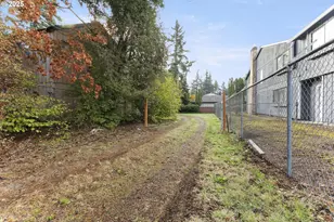 12624 SE Powell Blvd, Portland, OR 97236 - Photo 2