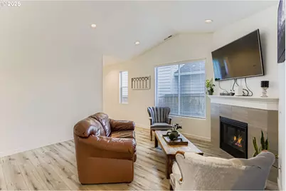 234 W 18th St, Lafayette, OR 97127 - Photo 4