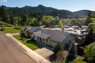 1015 Forest Heights St, Sutherlin, OR 97479 - Photo 2