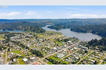 125 N 8th St, Lakeside, OR 97449 - Photo 8