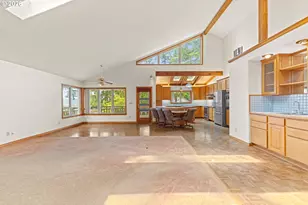 1446 W 14th Pl, Coquille, OR 97423 - Photo 12