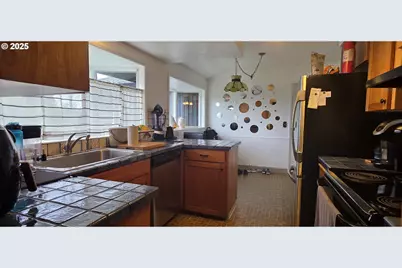 14128 NE Rose Pkwy, Portland, OR 97230 - Photo 8